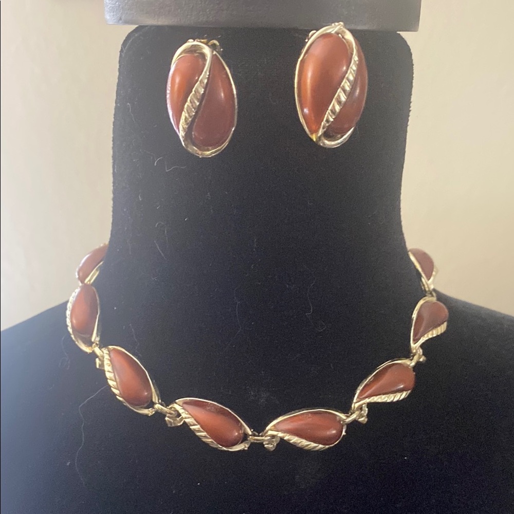 Vintage Lucite chocker and earrings